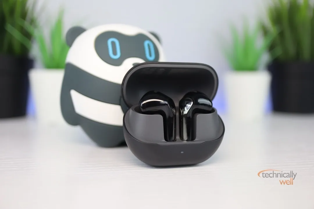 SoundPEATS Air6 HS earbuds and charging case