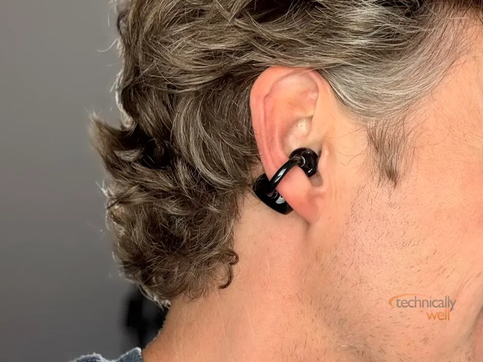 SoundPEATS UU2 on the ear