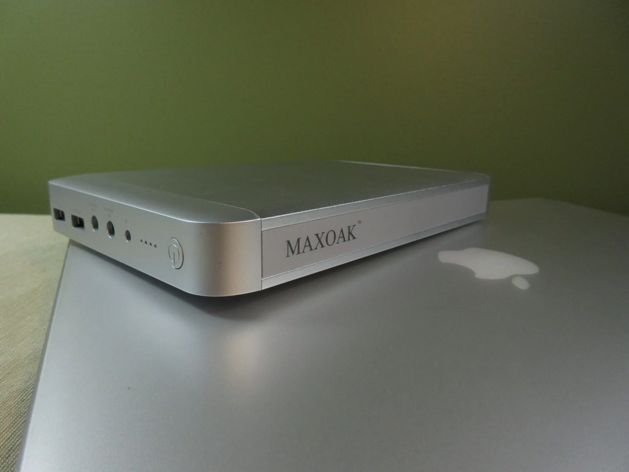 MAXOAK 36000mAh MacBook Power Bank