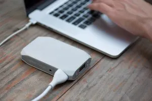 Omnicharge white charging a Macbook