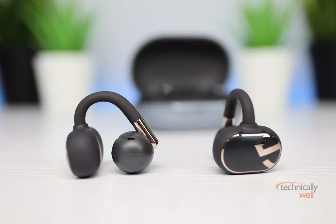 SoundPEATS Clip1 outside of case